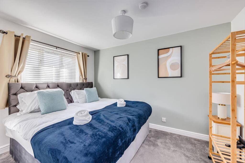 Stylish Detached House - Close To City Centre - Sleeps Up To 7 - Driveway Parking, Self Check-In, Study Room, Fast Wifi And Sky Tv By Yoko Property Milton Keynes Luaran gambar