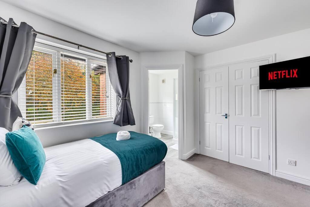 Stylish Detached House - Close To City Centre - Sleeps Up To 7 - Driveway Parking, Self Check-In, Study Room, Fast Wifi And Sky Tv By Yoko Property Milton Keynes Luaran gambar