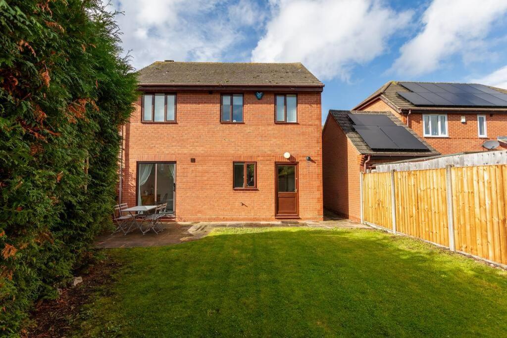 Stylish Detached House - Close To City Centre - Sleeps Up To 7 - Driveway Parking, Self Check-In, Study Room, Fast Wifi And Sky Tv By Yoko Property Milton Keynes Luaran gambar